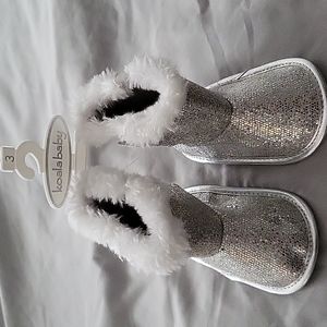 Infant girl size 3 warm boots